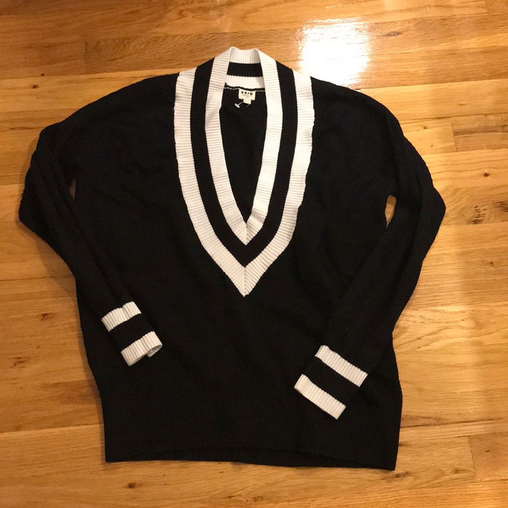 V neck sweater
